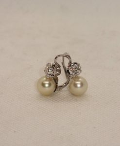 Naušnice s dijamantima i biserima