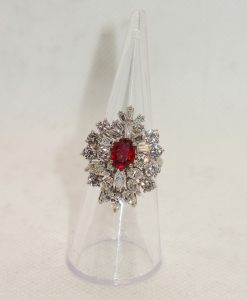 Prsten od bijelog zlata s rubinom i briljantima