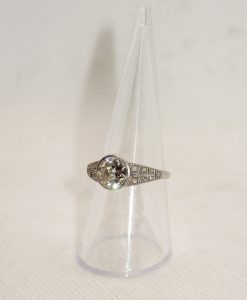 Prsten od bijelog zlata s dijamantom